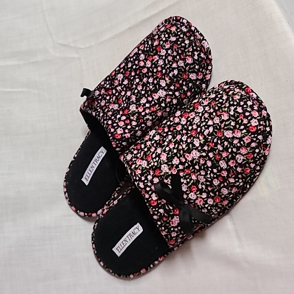 💥CLEARANCE💥NWOT Ellen Tracy Pink Floral on Black Slippers House Shoes L